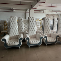 Chaise VIP à dossier haut ornée et encadrée, avec structure renforcée, pour la restauration hôtelière et l'utilisation en villa