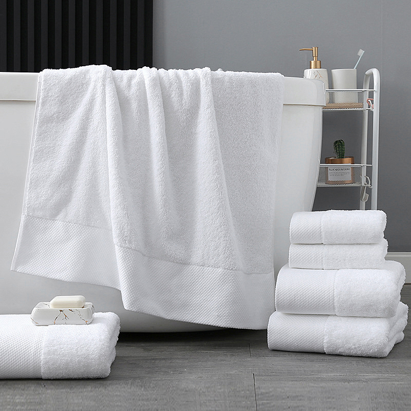 Serviette à rayures satinées platine