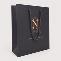 Sac shopping en papier noir mat de luxe avec poignée en corde, logo en feuille d'argent bronze, sac de transport en papier personnalisé