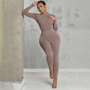Completo Set Due Pezzi Casual da Donna: Body e Pantaloni Coordinati - Nuova Collezione all'Ingrosso - Product Image 1