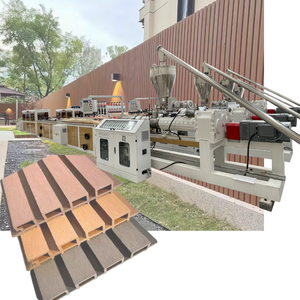Ligne de production de machines d'extrusion de plastique pour panneaux de revêtement en PVC, panneaux à lattes 3D, panneaux muraux en WPC, panneaux muraux à rainures - Product Image 1