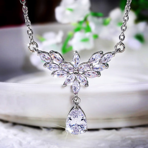 Collana con Ciondolo a Goccia di Pera per Donne, Gioielli Eleganti per Matrimoni e Cene - Product Image 4