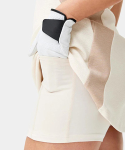 Robe de golf blanche à logo personnalisé pour femmes, ensemble de jupes de tennis et de sport à séchage rapide, coupe ajustée, de style athlétique avec logo plissé à l'avant - Product Image 4