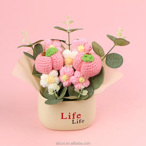 Vente en gros <span class=keywords><strong>de</strong></span> fleurs et plantes artificielles faites main au crochet, fleurs <span class=keywords><strong>de</strong></span> fraises au crochet, plantes en <span class=keywords><strong>pot</strong></span> - Product Image 4