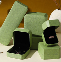 Boîte de rangement portable verte à couvercle rabattable pour bijoux (bagues, bracelets, colliers, boucles d'oreilles, montres) – Emballage cadeau rigide