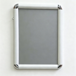Cadre d'affichage en aluminium de haute qualité de 25 mm avec coins arrondis et plaque en PE pour la publicité intérieure professionnelle et la signalétique murale - Product Image 1