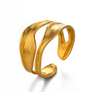 Bague ouverte élégante en acier inoxydable, <span class=keywords><strong>anti</strong></span>-ternissement, au design ondulé, <span class=keywords><strong>fluide</strong></span>, géométrique et irrégulier, pour unisexe, idéale comme cadeau esthétique. - Product Image 4