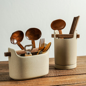<span class=keywords><strong>Cocina</strong></span> creativa simple salud cerámica condimento olla <span class=keywords><strong>cocina</strong></span> condimento caja <span class=keywords><strong>a</strong></span> prueba <span class=keywords><strong>de</strong></span> humedad azúcar sal olla conjunto <span class=keywords><strong>de</strong></span> tres piezas - Product Image 2