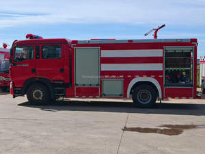 Camion de pompiers robuste 4x2 à simple pont avec pompe à incendie pour le sauvetage en cas d'incendie dans les entrepôts et les usines, véhicule de lutte contre les incendies - Product Image 4
