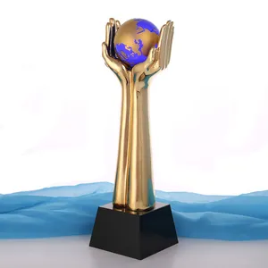 Nuovo Design Hands Globe, premi trofeo in resina su Base di cristallo nero/