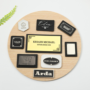 Étiquettes de vêtements en métal personnalisées, forme rectangulaire, impression sérigraphique, gaufrage, autocollantes, étiquettes principales pour vêtements - Product Image 1