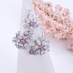 แหวนตกแต่งเพชรแล็บหรูหรา ทองคำขาว 18k รุ่น MSR1385 - Product Image 3