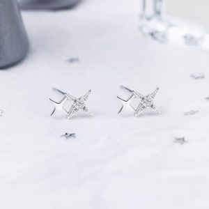 Piccoli orecchini a forma di stella per donna, gioielli per l'orecchio semplici e scintillanti con pietre trasparenti, perfetti per l'uso quotidiano - Product Image 6