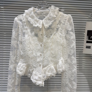 Camicia bianca per bambine con ricami <span class=keywords><strong>in</strong></span> pizzo e <span class=keywords><strong>Tulle</strong></span>, colletto arruffato e chiusura a bottone singolo per 2025 primaverile. - Product Image 3
