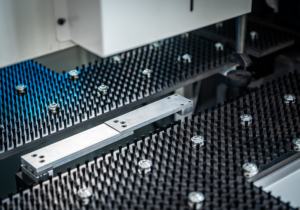 Centre de pliage flexible à bras de 1500 mm, machine de pliage entièrement automatique de haute performance - Product Image 4