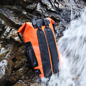 Sac <span class=keywords><strong>à</strong></span> dos portable 30L pliable en PVC étanche de 0.5mm d'épaisseur 0.8kg avec logo personnalisé pour les activités d'escalade en plein air - Product Image 4