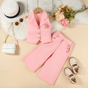 Traje de dos piezas para niña con chaleco de solapa, top sin cuello con diseño floral y pantalón de pierna ancha - Product Image 1