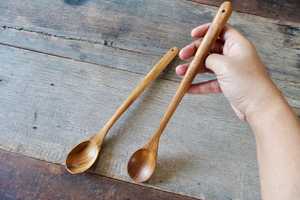 ช้อนไม้ธรรมชาติสำหรับทำอาหาร ใช้เสิร์ฟ ตัก ผสม ทำด้วยมือจากไม้เนื้อเนียน ทนทาน สำหรับอาหารประจำวัน - Product Image 6