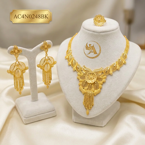 Ensemble de colliers pour femmes en laiton plaqué or avec pendentif fleur et chaîne maille forçat - Bijoux cadeau pour mariage et fête, style classique - Product Image 1