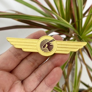 Nhà Sản Xuất Tùy Chỉnh Thiết Kế Kim Loại Hàng Không Học Viện Logo Thương Hiệu Đồng Phục Cánh Ve Áo Pins Chết Đúc Phi Công Quần Áo Hat Huy Hiệu - Product Image 6