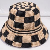 Venta de sombrero de verano encantador a la moda, sombrero Cloche de colores mezclados, sombrero de cubo de paja de rafia de ganchillo para mujer