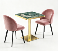 Ensemble de meubles de salle à manger de luxe pour restaurant commercial, table en pierre verte avec chaises en tissu velours pour hôtel, café, bistrot