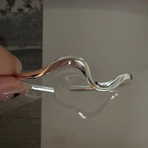 Fan zhiqiao กำไล S925สไตล์เกาหลี, กำไลข้อมือโมเบียสเงินสเตอร์ลิงดีไซน์เรียบง่ายบิดเปิดได้ง่ายชุบโรเดียม - Product Image 1