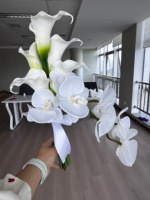 Bouquet de Mariage Blanc de Luxe M789 – Fleurs Artificielles Réalistes : Lys Calla, Orchidée Phalaenopsis, Pivoine – Bouquet à Main pour Mariée