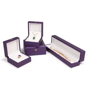 Özel Logo lüks mor takı hediye ambalaj kutusu Pu deri bilezik kare yüzük kolye kutuları Set