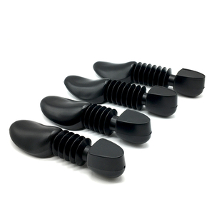 Mayorista de fábrica: Nuevo modelo de horma para zapatos de PP de 21 cm con logotipo S-T, para estirar calzado. - Product Image 1