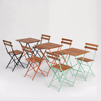 Chaise pliante d'extérieur en bois avec structure métallique, siège à lattes empilable pour balcon, jardin et cour