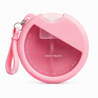 Botol Semprot Kartu Bulat Pink 20 mL PETG dengan Gantungan Kunci dan Tali Pergelangan Tangan untuk Kemasan Cairan Parfum Kosmetik