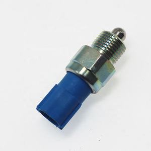 Luz de marcha atrás interruptor 32005-6J00A 32005-95F0A para MAZDA 6 NISSAN MICRA PRIMERA QASHQAI X-TRAIL RENAULT <span class=keywords><strong>MEGANE</strong></span> SCENIC - Product Image 2