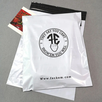 Sacs d'expédition en polyéthylène blancs écologiques personnalisés avec logo imprimé pour l'emballage de vêtements – Nouveauté !