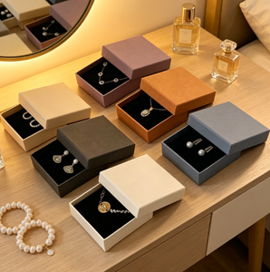 Caja de Regalo de Joyería Portátil Cuadrada de Lujo Beige con Logotipo Personalizado para Pulsera, Pendientes, Anillo, Collar y Colgante - Product Image 6
