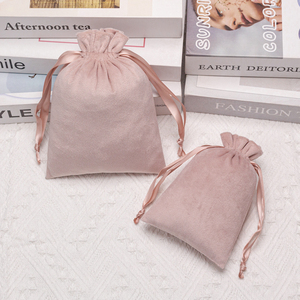 Vente en gros de bracelets en velours rose de luxe avec cordon de serrage emballage de bijoux sacs de parfum avec logo personnalisé sacs de cadeau en velours de luxe - Product Image 4