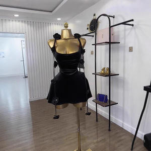 Robe mini pour femme avec applique rose 3D - Robe moulante dos croisé pour soirée, mode féminine - Product Image 3