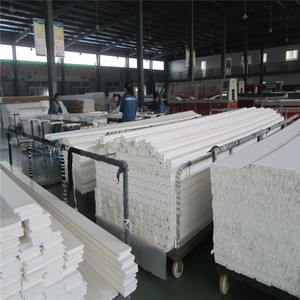 Componenti <span class=keywords><strong>per</strong></span> <span class=keywords><strong>persiane</strong></span> <span class=keywords><strong>in</strong></span> PVC effetto <span class=keywords><strong>legno</strong></span> bianco lucido con binari superiori e inferiori e set di cerniere <span class=keywords><strong>per</strong></span> una facile installazione - Product Image 2