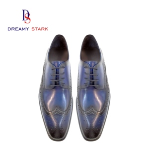 Tonalità blu intenso, con un intaglio in broccato, per creare uno stile raffinato ed elegante di scarpe in pelle formale stringate. - Product Image 4
