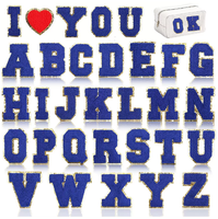 Patchs en chenille bleue de 8 cm personnalisables et testés par Reach avec lettres en forme de cœur brodées en 3D à coudre sur les vêtements