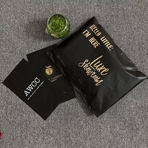 Sacs de Courrier Recyclés Noirs Personnalisés avec Logo Imprimé pour l'Expédition de Vêtements, Emballage d'Expédition, Poly Mailer, Sac Polymailer - Product Image 3