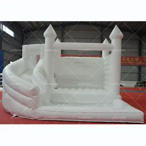 中国工厂全白蹦床充气弹跳屋，带滑梯和球坑白色蹦床，用于婚礼