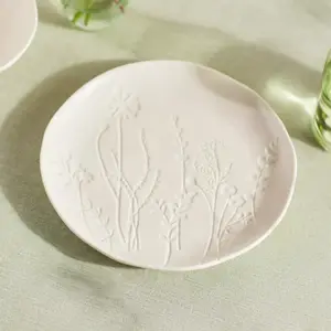 Piatto piatto in ceramica classico con decorazione in rilievo a forma rotonda piatti per la casa del ristorante