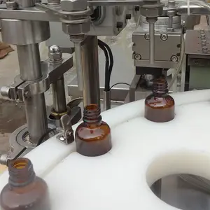 Máquina de enchimento e tampão de líquidos da garrafa pequena automática