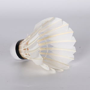 Özel Logo OEM Badminton Kavisli Kaz Tüyü 2 Katmanlı Mantar Hafif Badminton Topu - Product Image 4