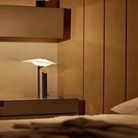 Lampe de table de designer italien, simple et créative, pour salon, bureau, chambre à coucher, modèle nordique, décoration d'hôtel, lumière d'ambiance