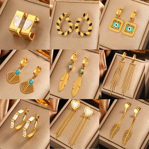 Boucles d'oreilles en forme de coquille Saint-Jacques, imitation perle, vintage, élégantes, haut de gamme, personnalisées, vente en gros - Product Image 1