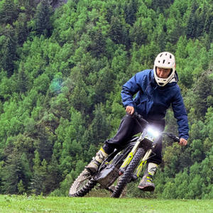 Motocicleta Eléctrica Rerode R1+ de 72V 17000W con Motor Central, Batería de 40Ah de Largo Alcance, 500Nm de Potencia - Product Image 2