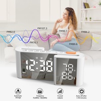 Neuer Moderner S-förmiger Digitaler Wecker mit Doppelbildschirm, Radio und Dimmer für Heimdekoration und Büro