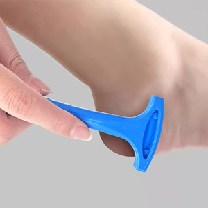 Râpe à pieds, petit couteau à pieds, dissolvant de cuticules, dissolvant de callosités, râpe à talons, râpe à pieds domestique - Product Image 2